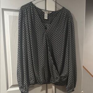 Black and White Geometric Women's Top - Max Studio